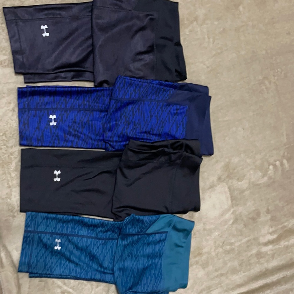 *SOLD* Under Armor capris/leggings